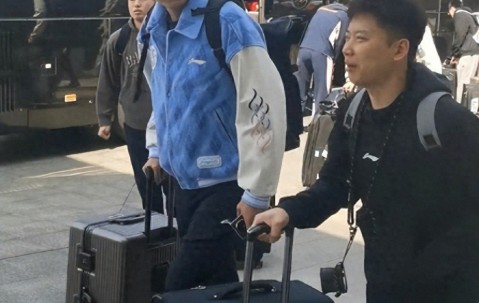 九游体育-难逃两连败？广东队出征青岛人人愁容满面，粤蜜：教练作妖就该惩罚|青岛市|杜锋|山东队|广东男篮|山东男篮_新浪新闻
