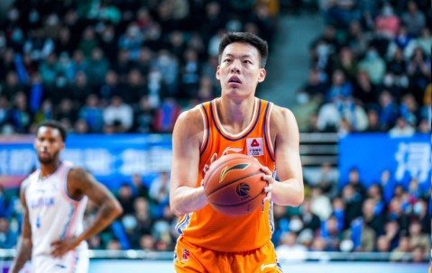 九游娱乐-1个板都抢不到！2米06大个子22分钟0板，郭士强当初看中他什么？